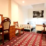 Twin Room Earls Court Central London - Shared Accommodation