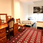 Twin Room Earls Court Central London - Shared Accommodation