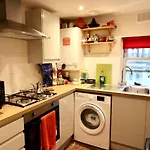 Twin Room Earls Court Central London - Shared Accommodation