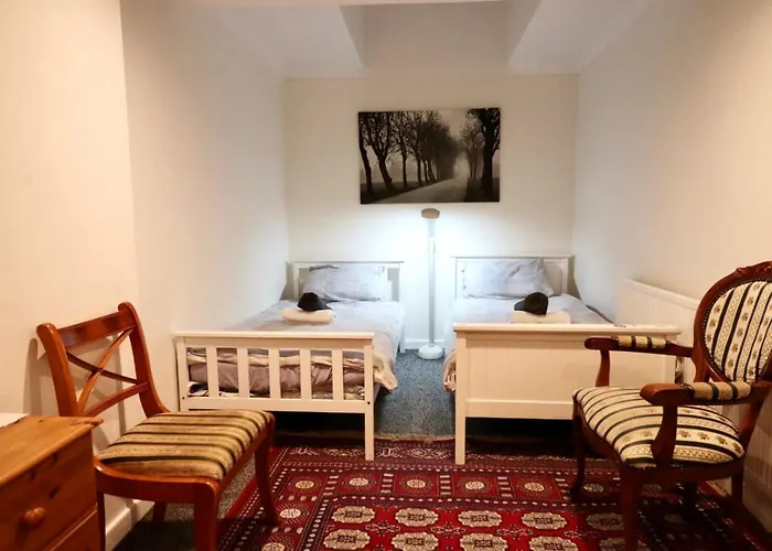 Twin Room Earls Court Central London - Shared Accommodation