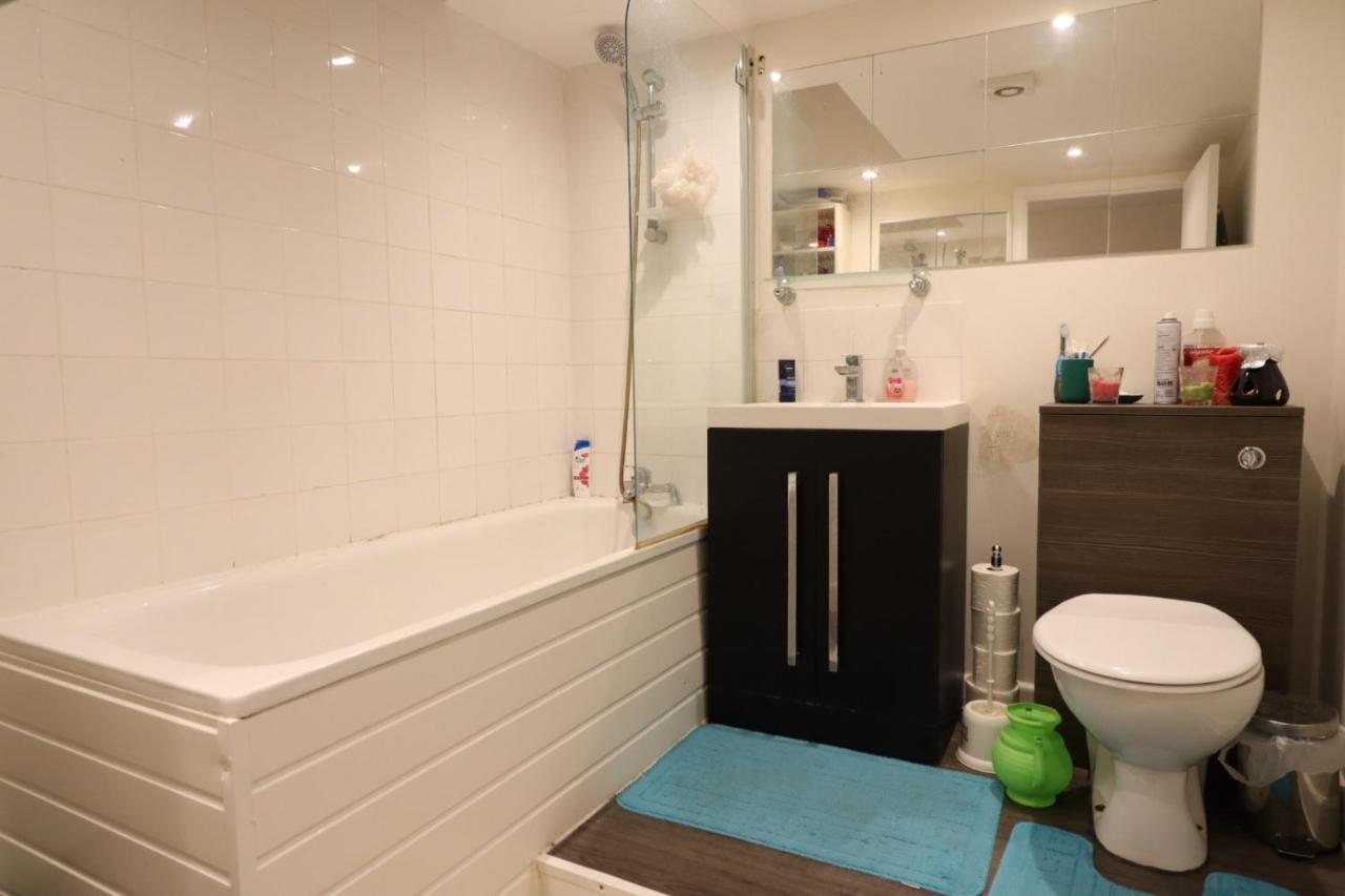 Twin Earls Court Central - Shared Homestay London