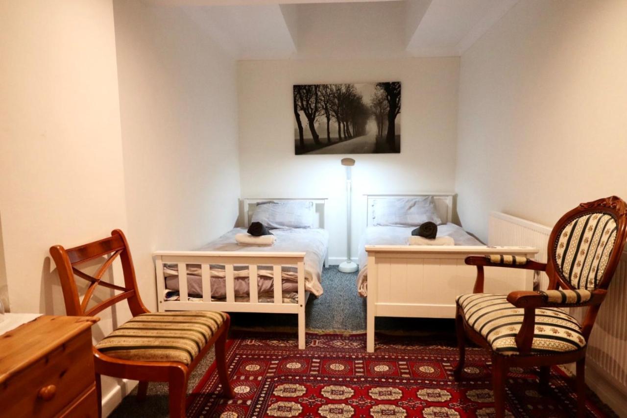 Twin Earls Court Central - Shared London